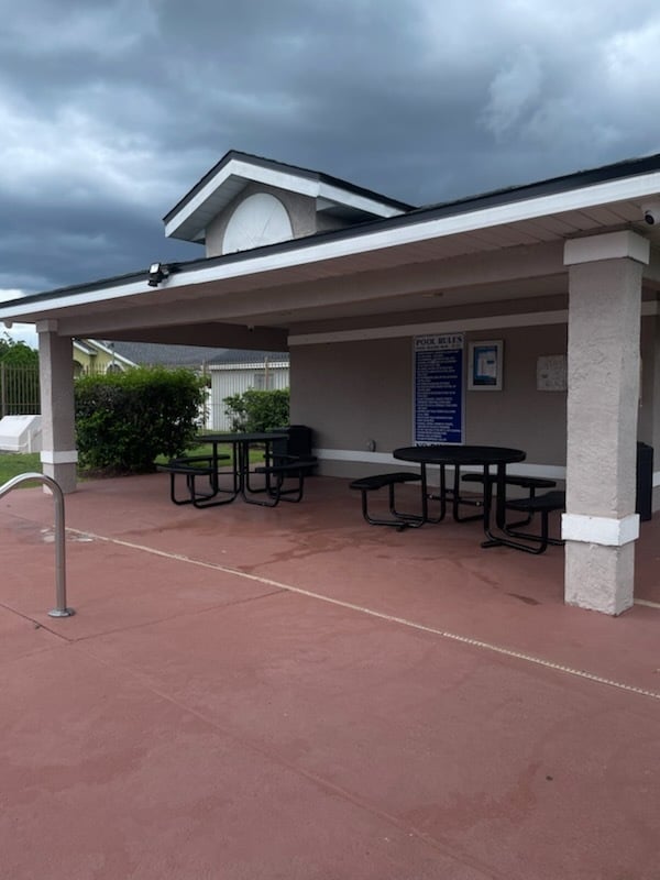 Building Photo - Charming 3/2 Spacious Home Located in the ...