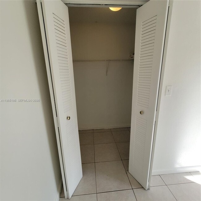 Building Photo - 5100 SW 41st St