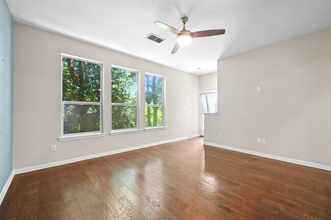 Building Photo - 1308 Central Park Ct