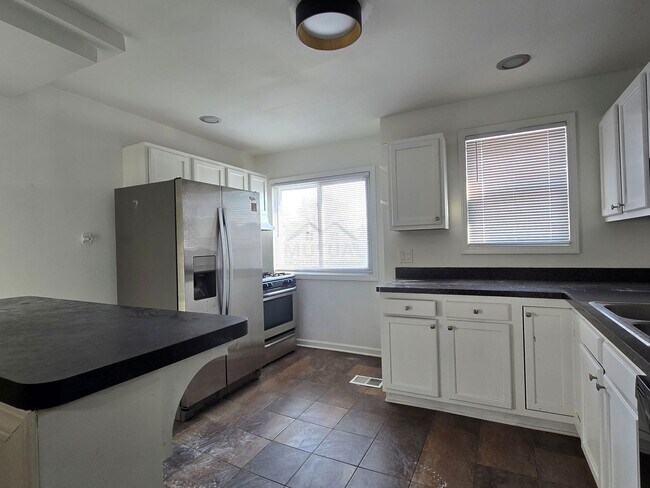 Building Photo - 25312 Winton St