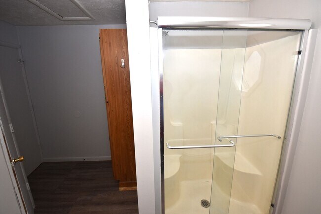 Building Photo - MIshawaka near Universities and shopping