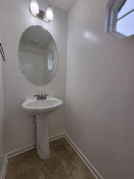 Building Photo - Spacious 2BR Townhome Close to Nashville & Local Amenities