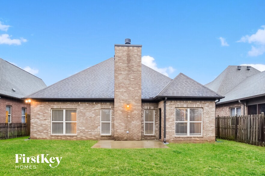 Building Photo - 1072 Pine Valley Dr