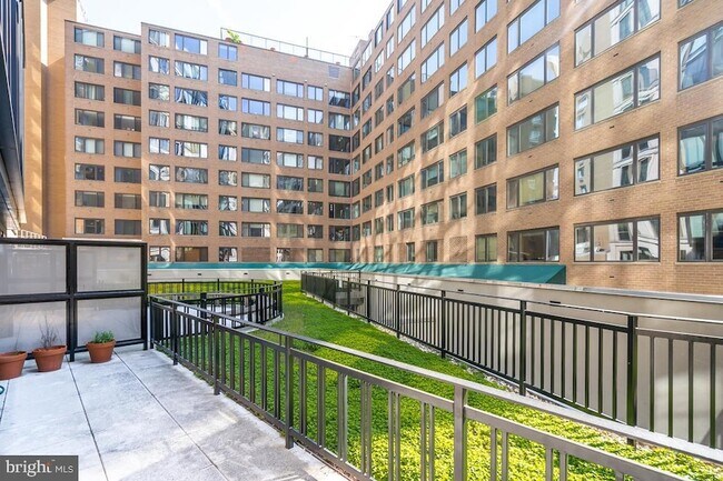Building Photo - 1133 14th St NW