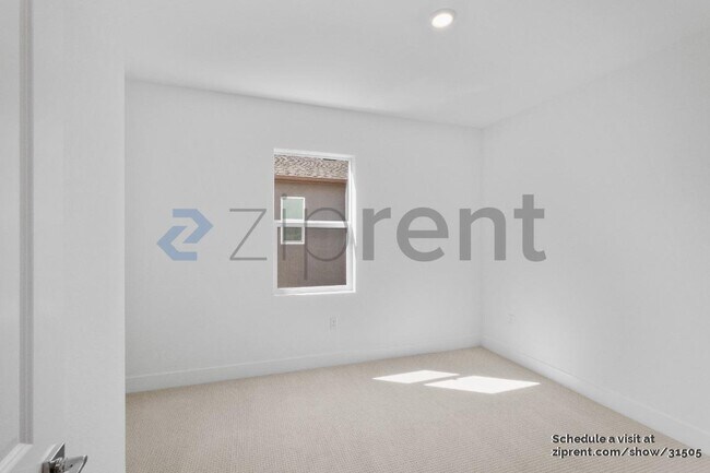 Building Photo - 146 W Ft Bragg Pl