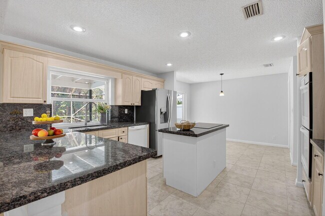 Building Photo - 17414 Spring Tree Ln