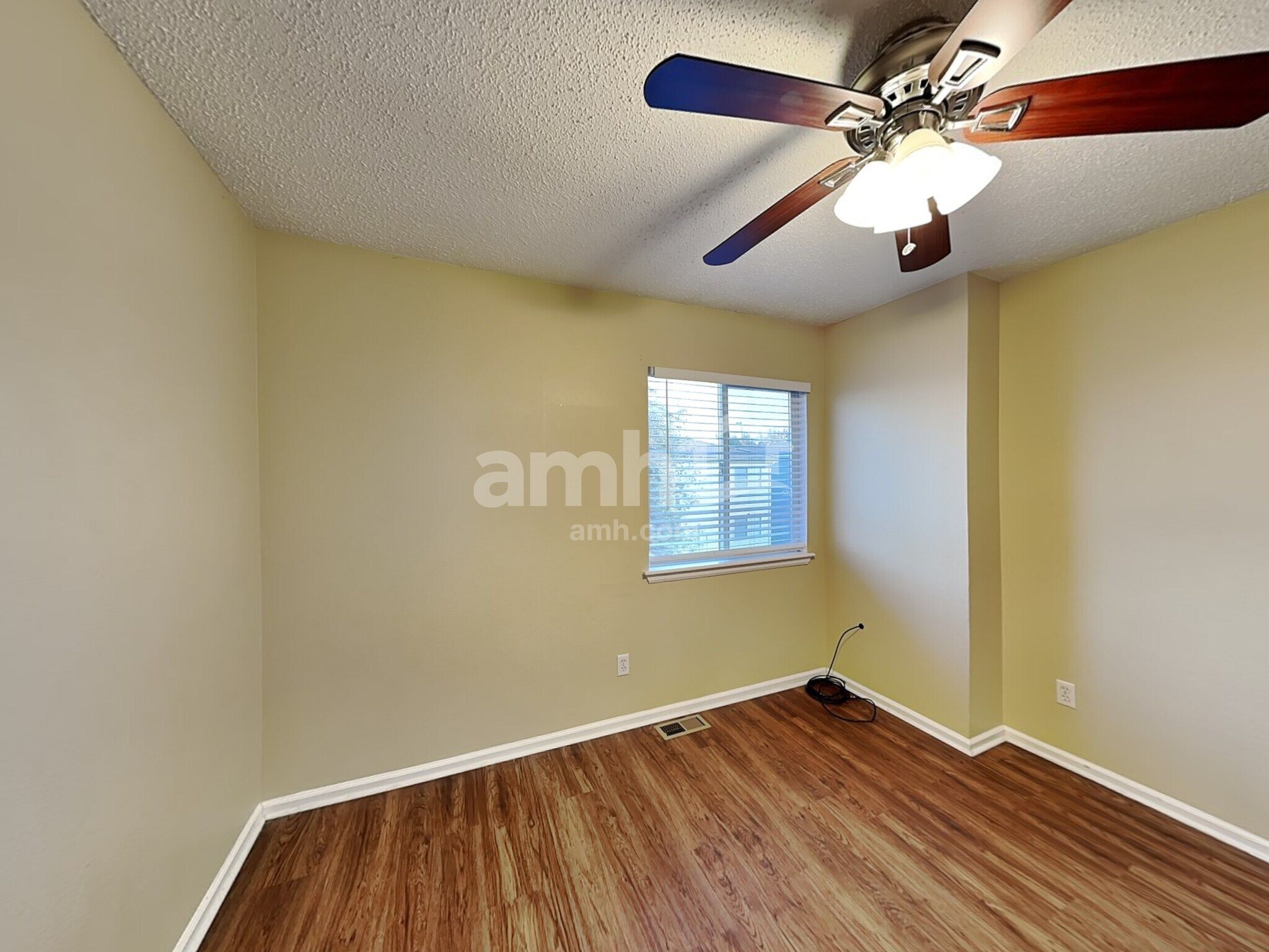 Building Photo - 4096 Netherland St