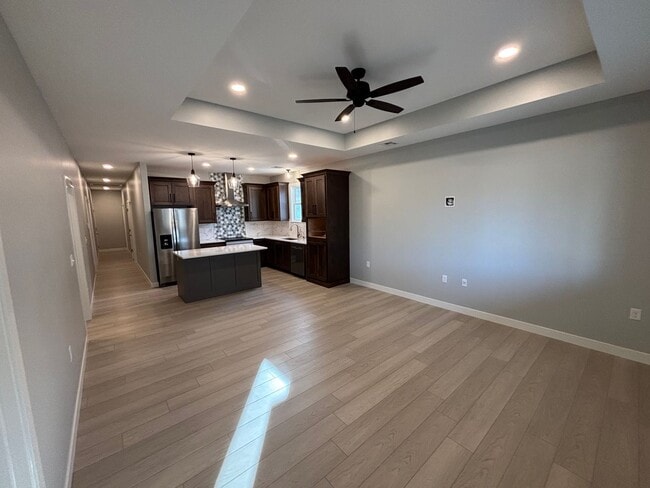 Building Photo - Stunning New Build in Central Manhattan! Available NOW!