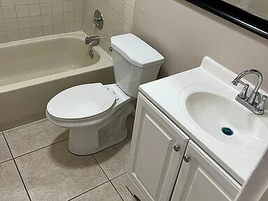 Building Photo - 552 Holly Dr