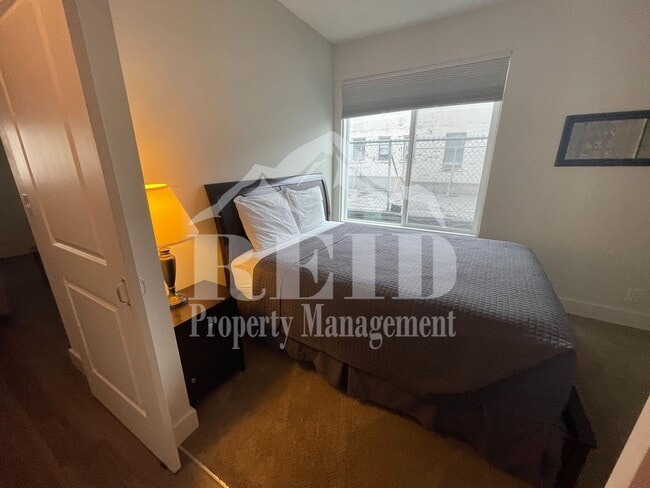 Building Photo - FURNISHED 1 BEDROOM 1 BATH APARTMENT  - BREMERTON