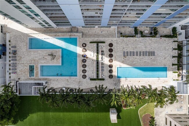 Building Photo - 325 Biscayne Blvd