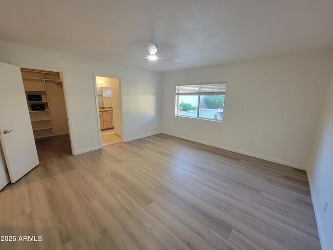 Building Photo - 6250 E Gelding Dr