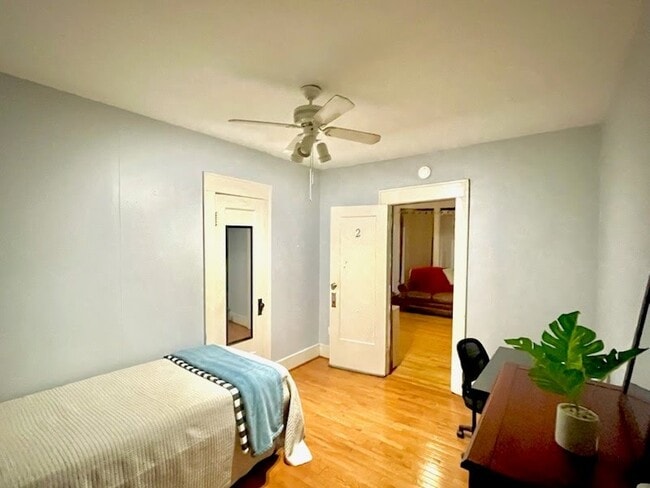 Building Photo - 916 Ackerman Ave