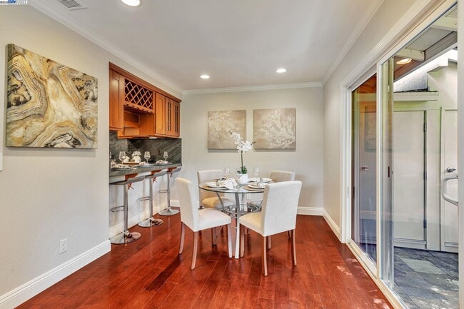 Building Photo - 544 La Copita Ct