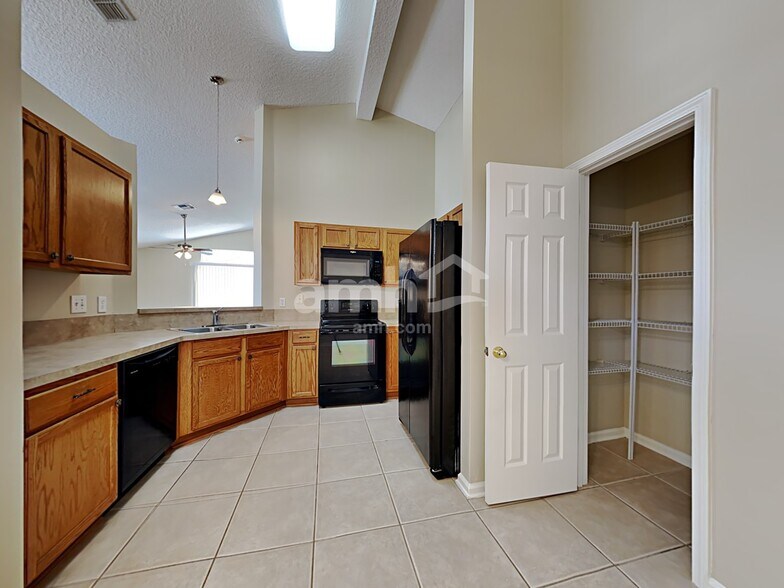Building Photo - 386 Stonehurst Pky