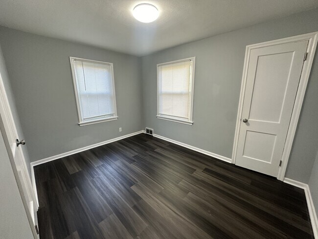 Building Photo - 1720 Kilburn Ave