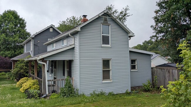 Building Photo - Newly renovated 2-bedroom, 1-bathroom home...