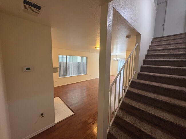 Building Photo - 2 story house in NW Visalia Available Now