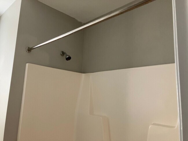 Building Photo - Three Bedroom Condo - Centrally Located Suffolk!