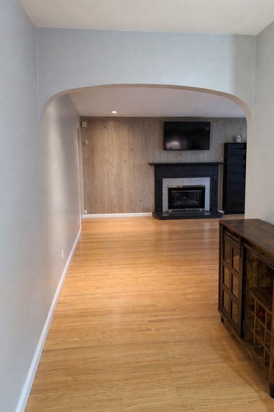 Building Photo - 418 Hurstbourne Rd