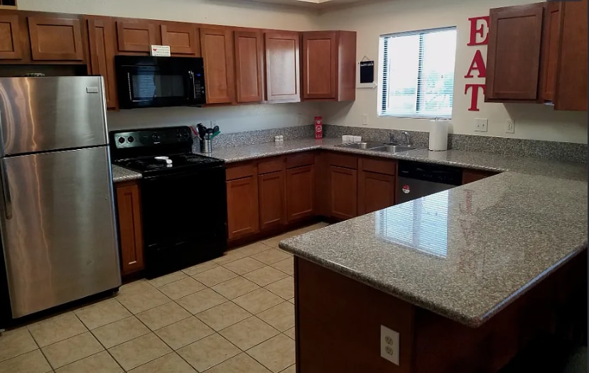 Building Photo - 1409 E Lee St