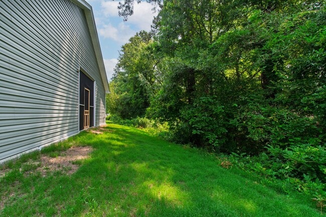 Building Photo - 4 Bedroom Ranch in Creedmoor!