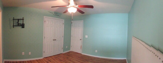 Building Photo - End Unit with Lots of Upgrades!