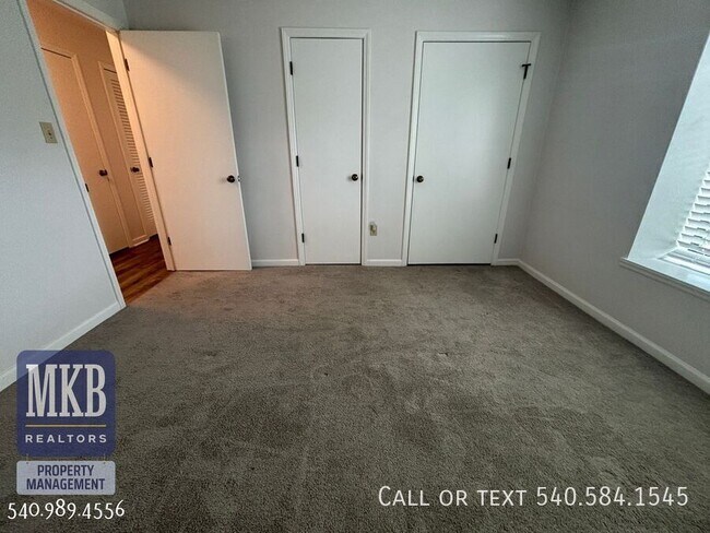 Building Photo - 2527 Gatehouse Ln