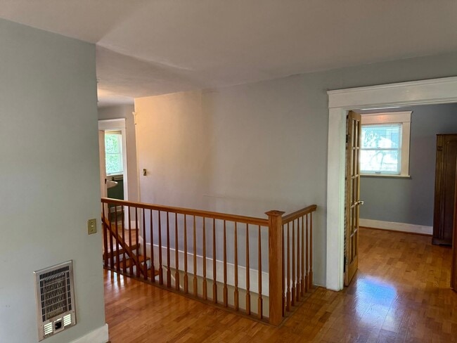 Building Photo - 4 Bedroom House Near Downtown Eugene