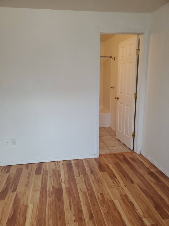 Building Photo - April Rent FREE - Double Car Garage & Fenced Yard