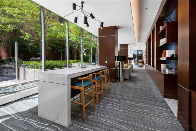 Building Photo - 845 N State St