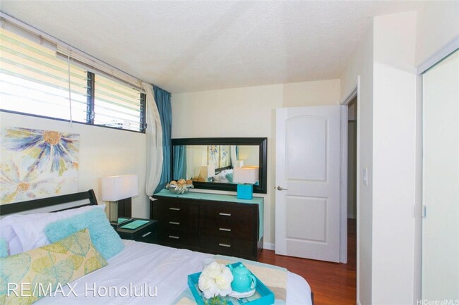 Building Photo - 2 br, 1 bath House - 2121 Ala Wai Blvd. #1503