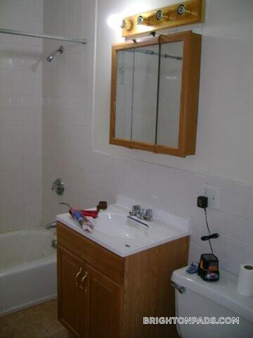 Building Photo - 17 Hunnewell Ave