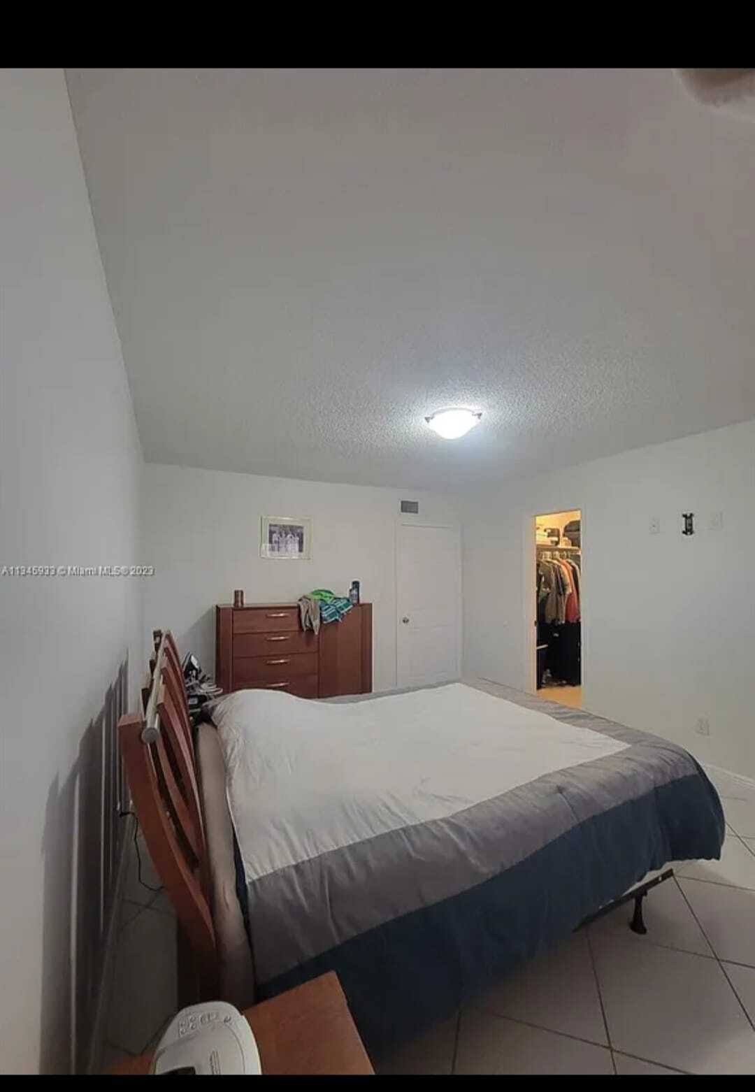 Building Photo - 1800 W 54th St