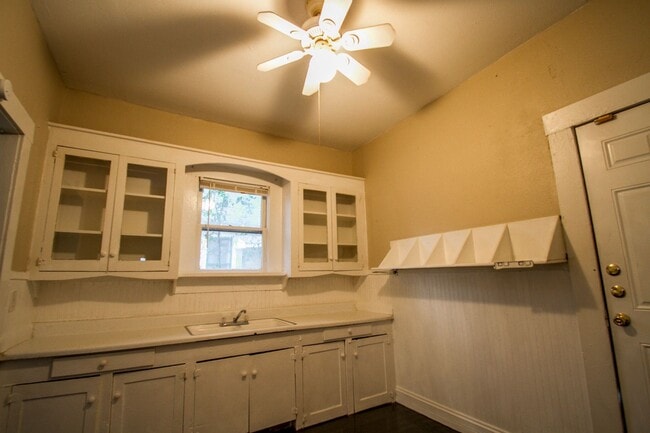 Building Photo - 1727 Nolan St