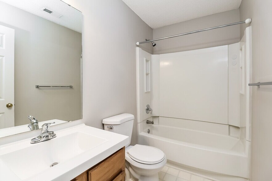 Building Photo - 8914 Clifton Meadow Dr