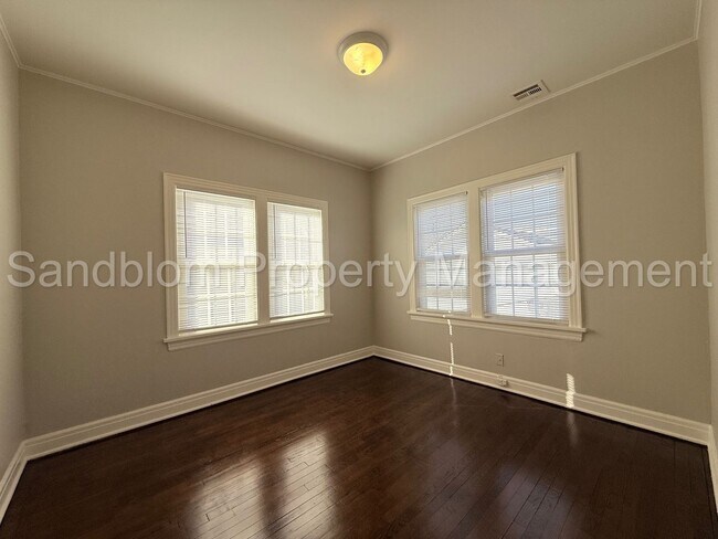 Building Photo - For Lease | Route 66 | Available Now!