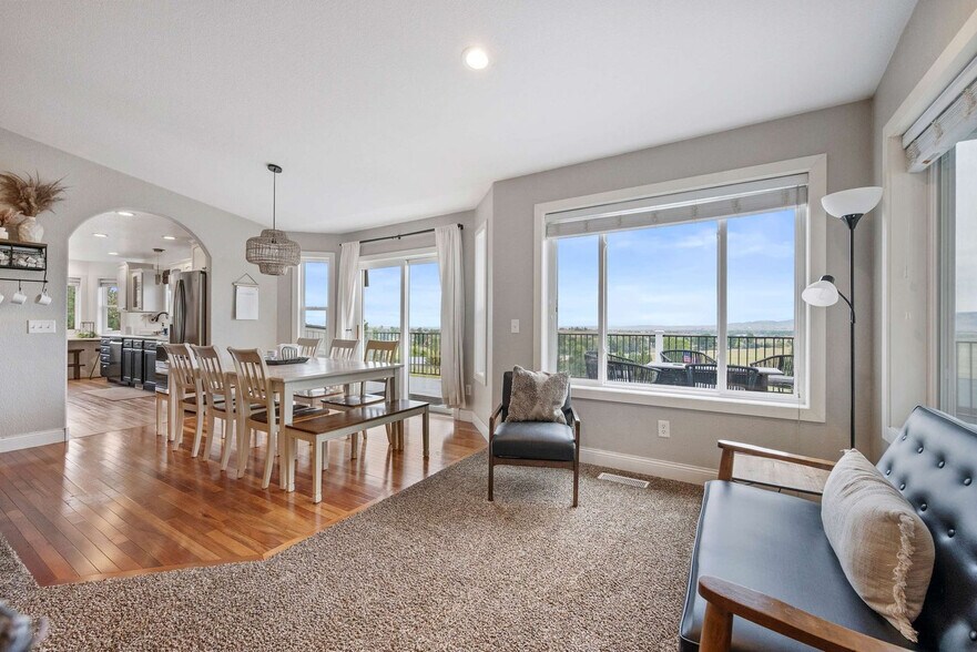 Building Photo - 3213 Hemlock Ct