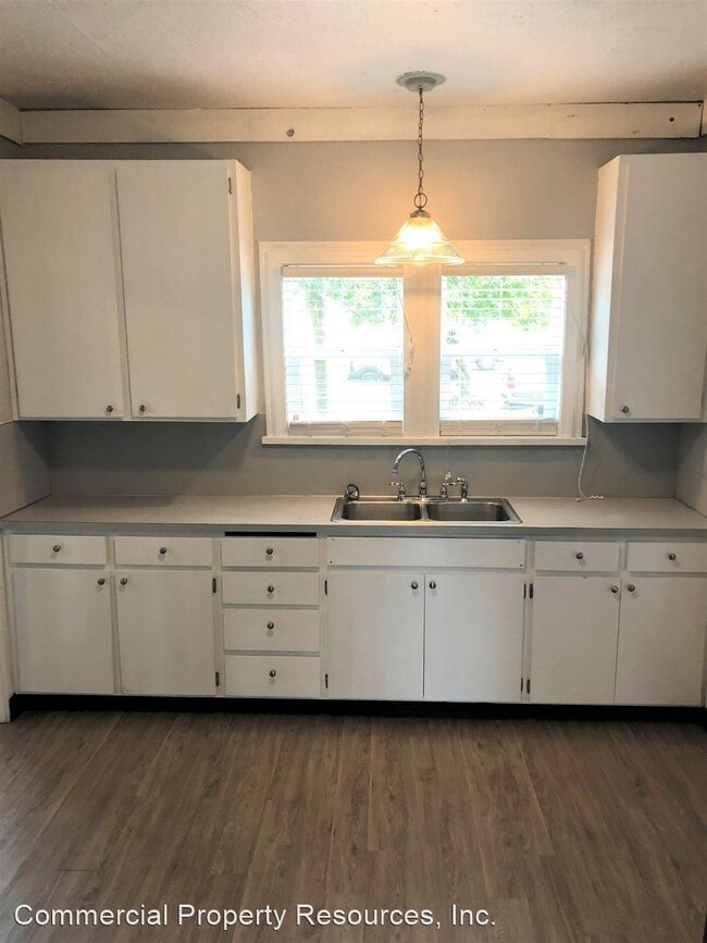 Building Photo - 400 Glen Creek Rd NW