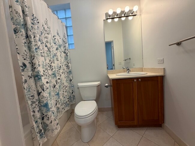 Building Photo - 1730 N Western Ave