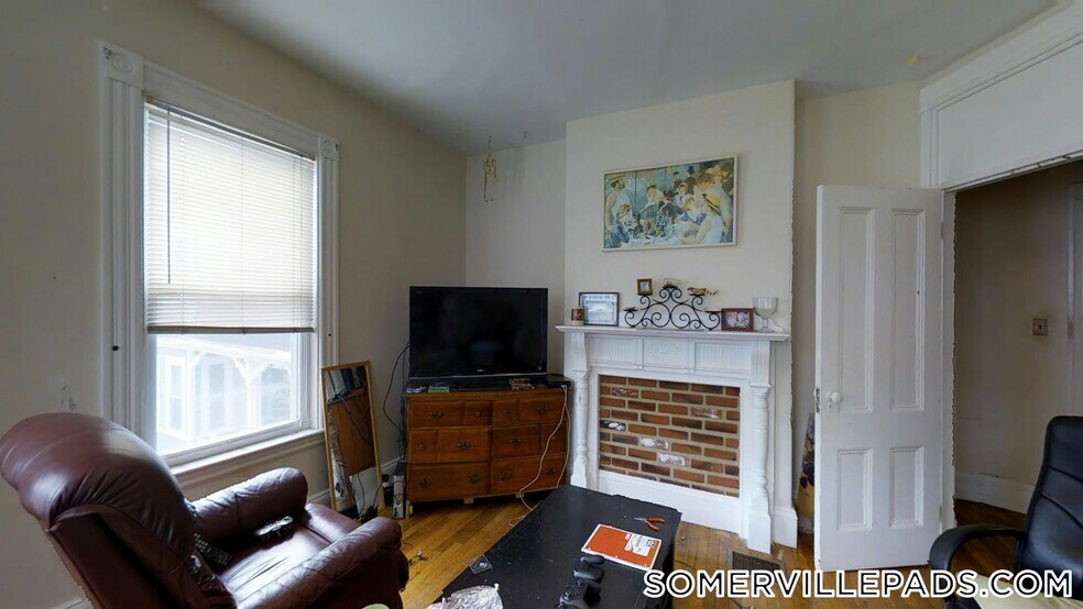 Building Photo - 256 Summer St