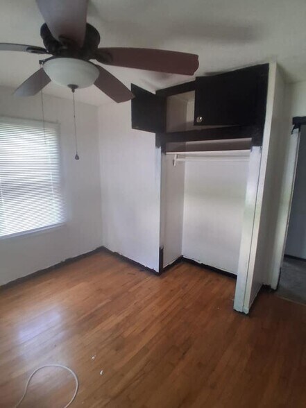 Building Photo - 11 B Ln