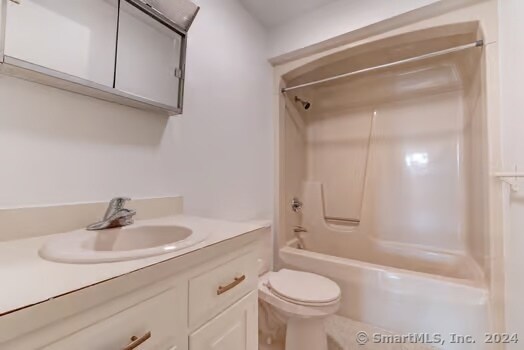 Building Photo - 54 Oak St