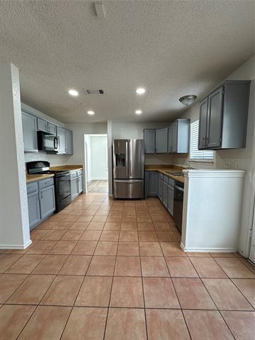 Building Photo - 2006 Oakglen Dr