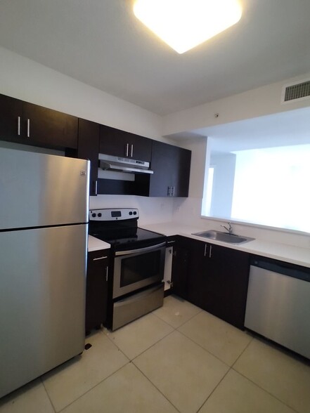 Interior Photo - 401 SW 17 th Ave, Miami, 33135