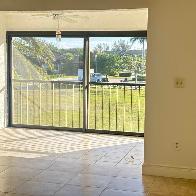 Building Photo - 9264 Vista Del Lago
