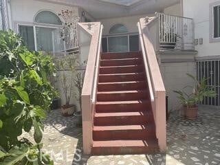 Building Photo - 428 N Hollywood Way