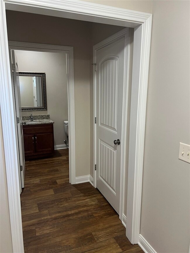 Building Photo - 593 Springfield Blvd