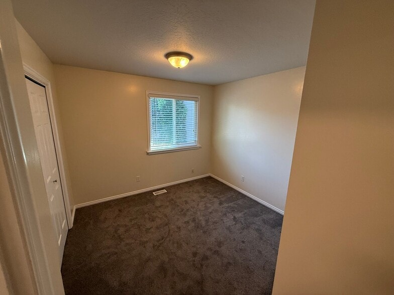 Building Photo - 1242 Freshman Cir