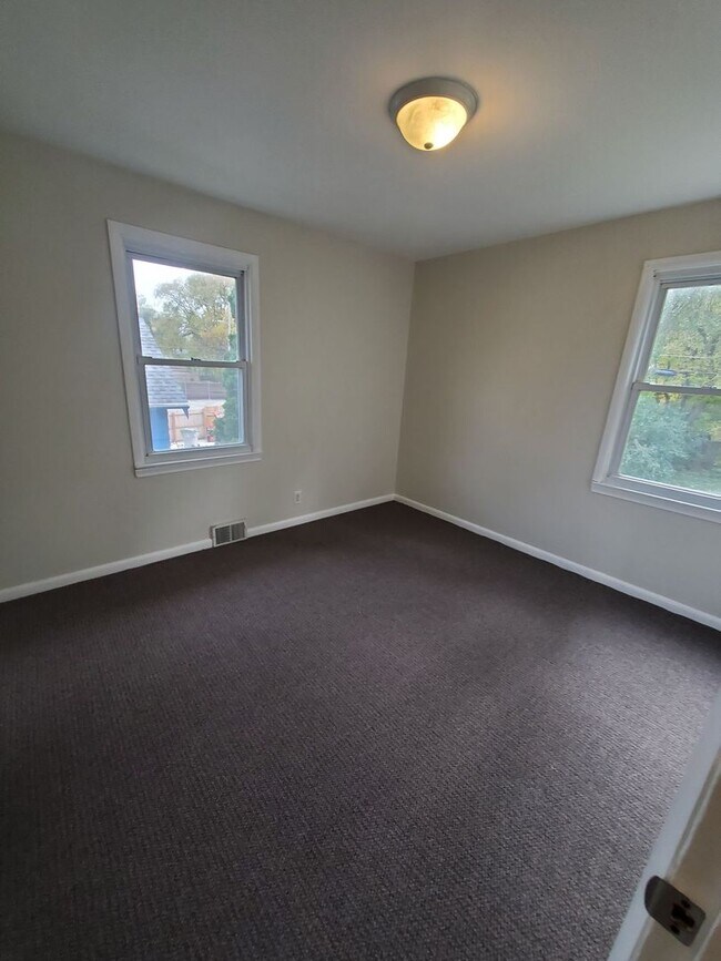 Building Photo - 4605-4607 W. Villard Ave. (Duplex)